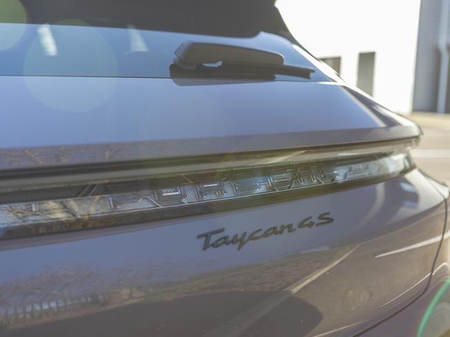 PORSCHE Taycan Photo 43