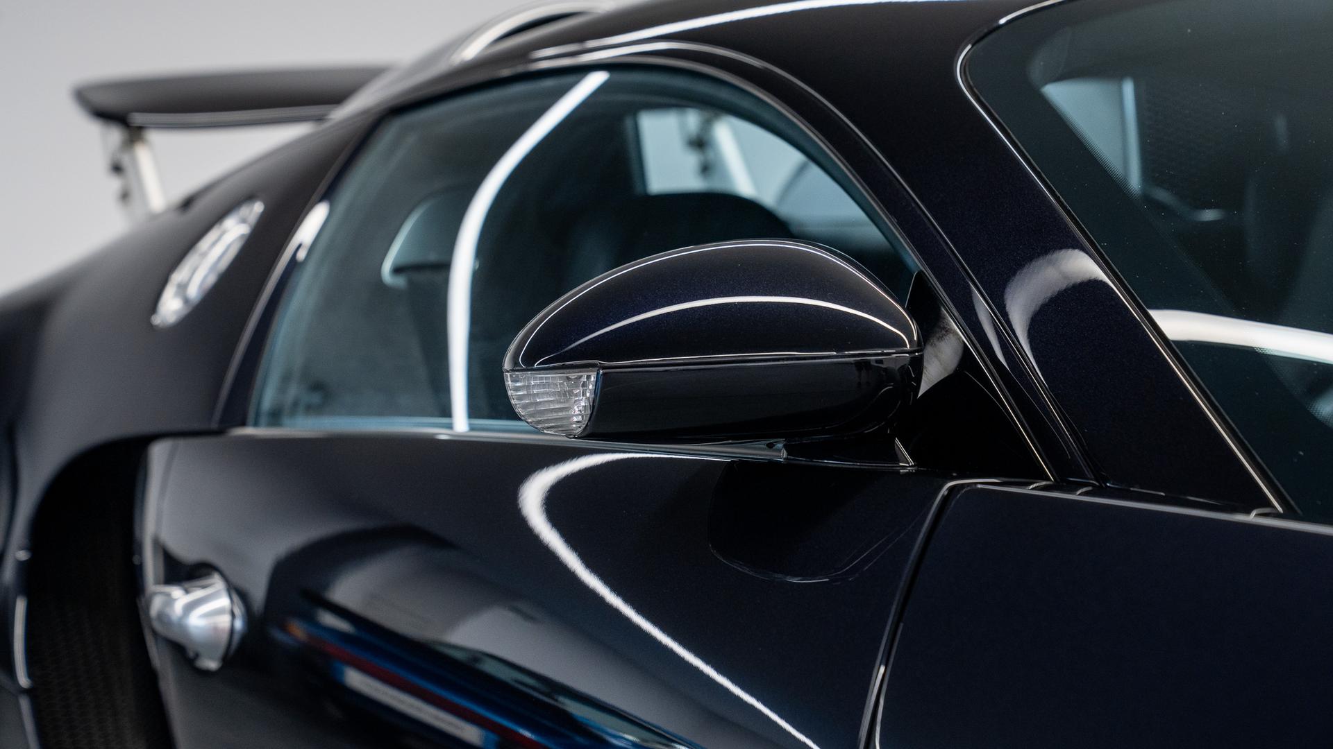 Bugatti Veyron Photo 92fad3f4-1524-4300-9b14-f4a70b4d14a6.jpg