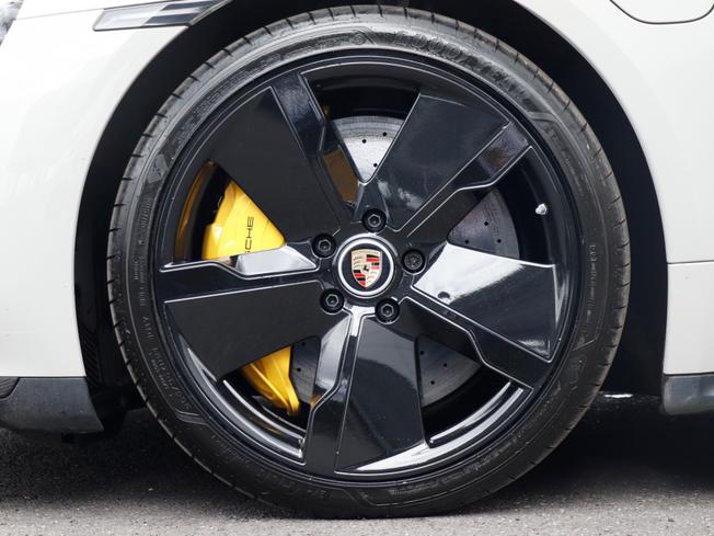 PORSCHE Taycan Photo 12