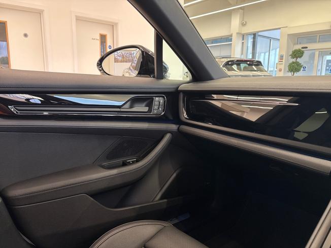 PORSCHE Panamera Photo 47