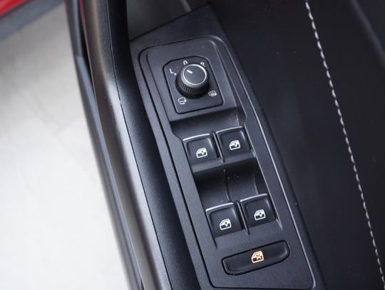 Volkswagen T-Roc Photo 930b1dbd-31ca-457d-b77f-24f685992223.jpg