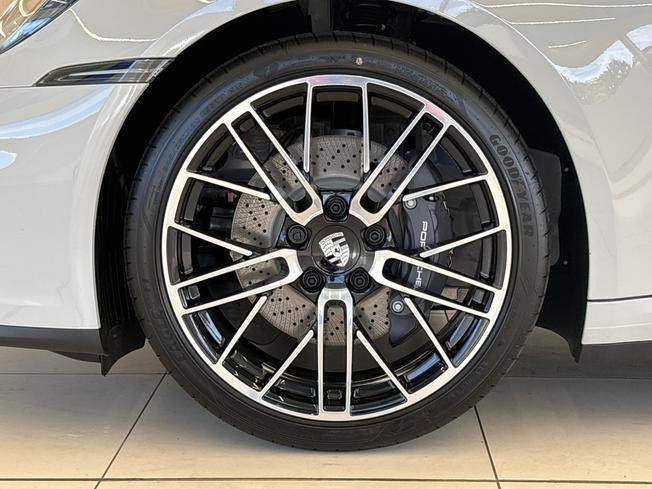 PORSCHE 911 Photo 25
