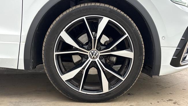 VOLKSWAGEN Tiguan Photo 5