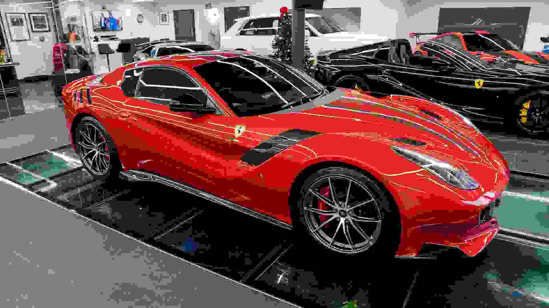 Ferrari F12 Photo 9324e3cd-ec54-4f7f-ba2c-000cd69cbde3.jpg