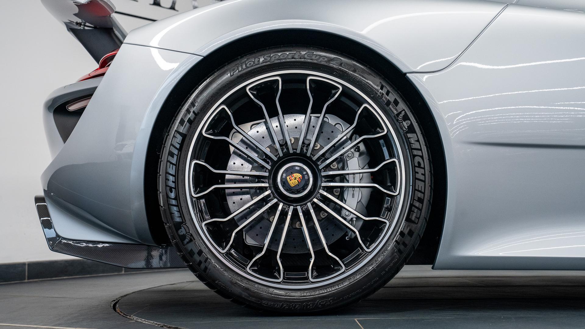 Porsche 918 Photo 932d8779-4819-4723-822b-4c1b937500d6.jpg