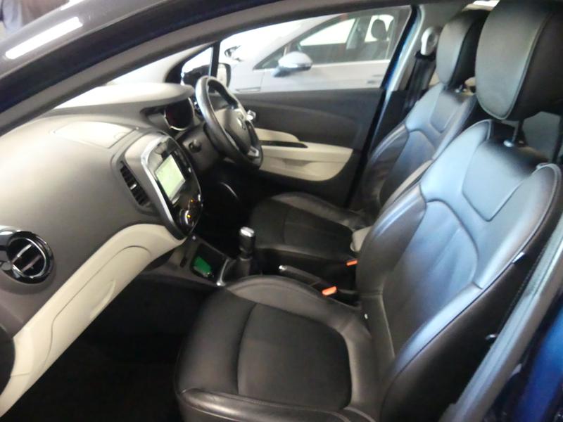 Renault Captur Photo 932dbce2-7fc2-49ed-ab06-566e87c25c10.jpg