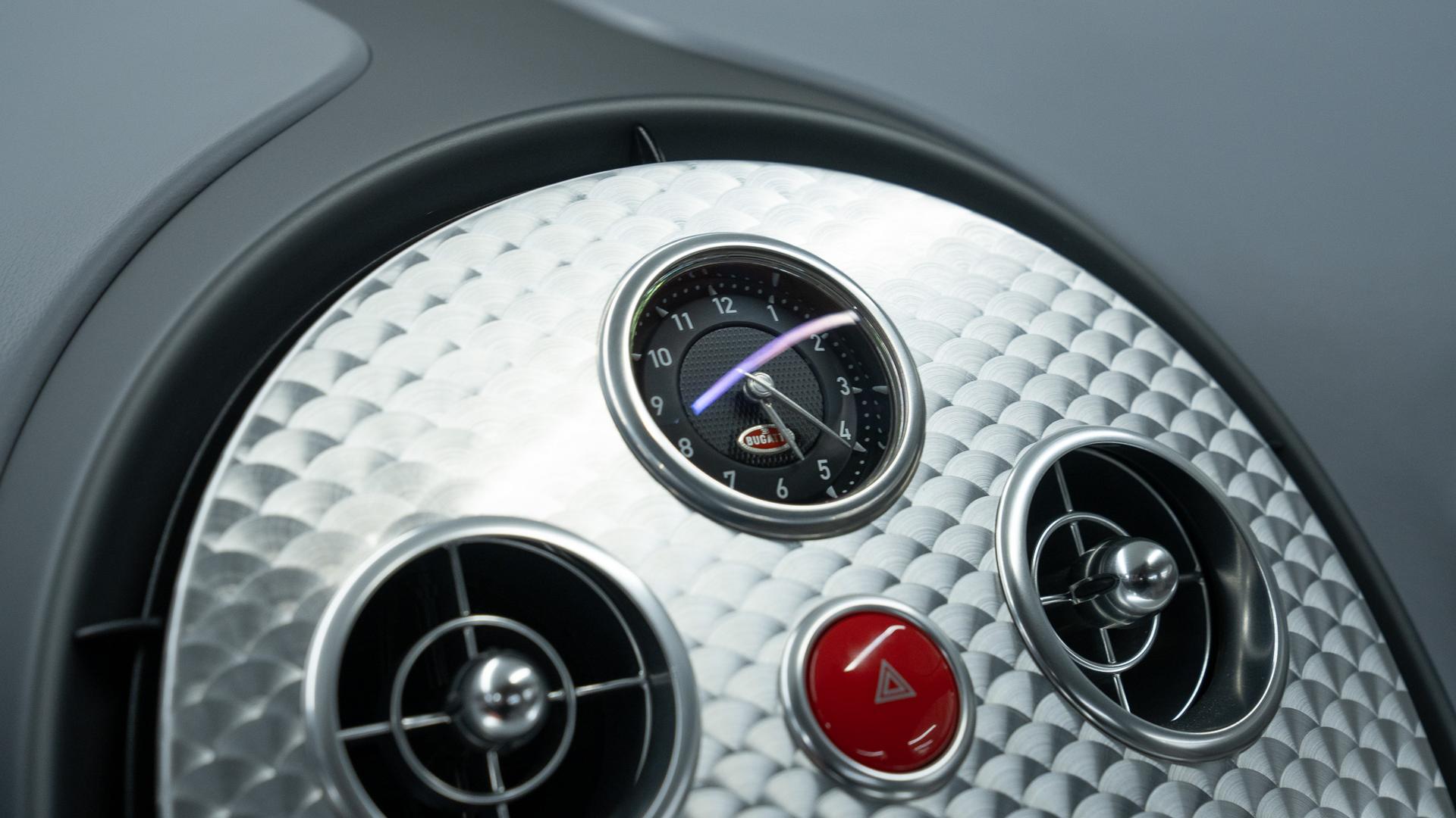 Bugatti Veyron Photo 933e57f1-2daa-4ae2-a470-48521a16ca26.jpg