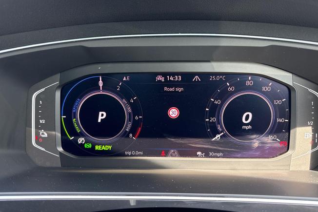 VOLKSWAGEN Tiguan Photo 15