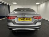 Jaguar XE Photo 8