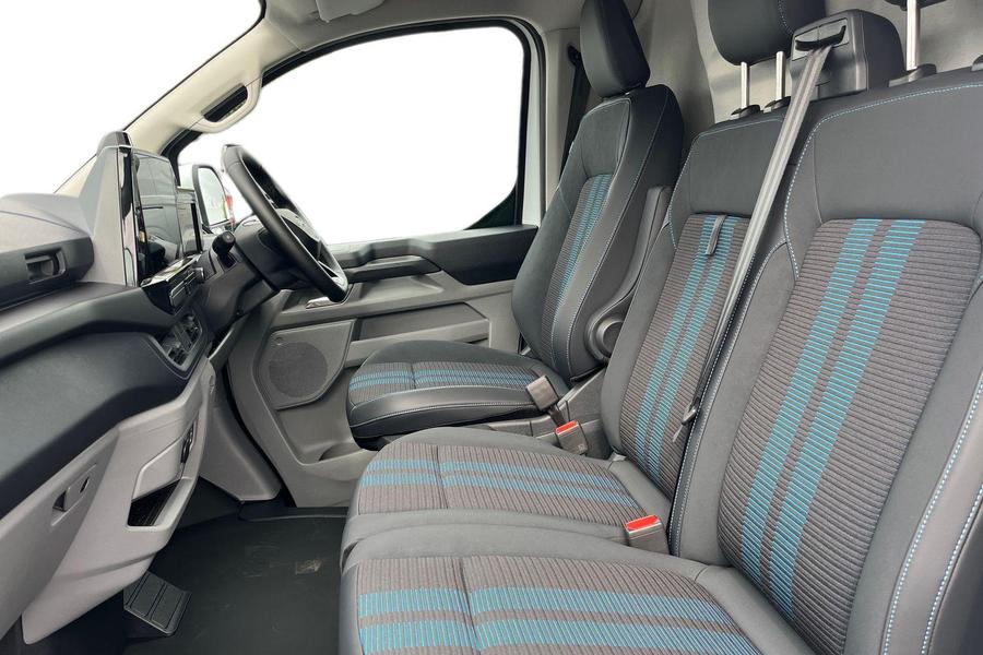 Ford TRANSIT CUSTOM Photo 936ab0ff-a8d8-4866-b163-1f3f265bba89.jpg