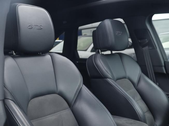 PORSCHE Macan Photo 24
