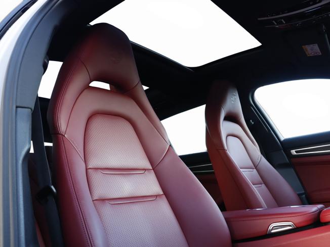 PORSCHE Panamera Photo 34