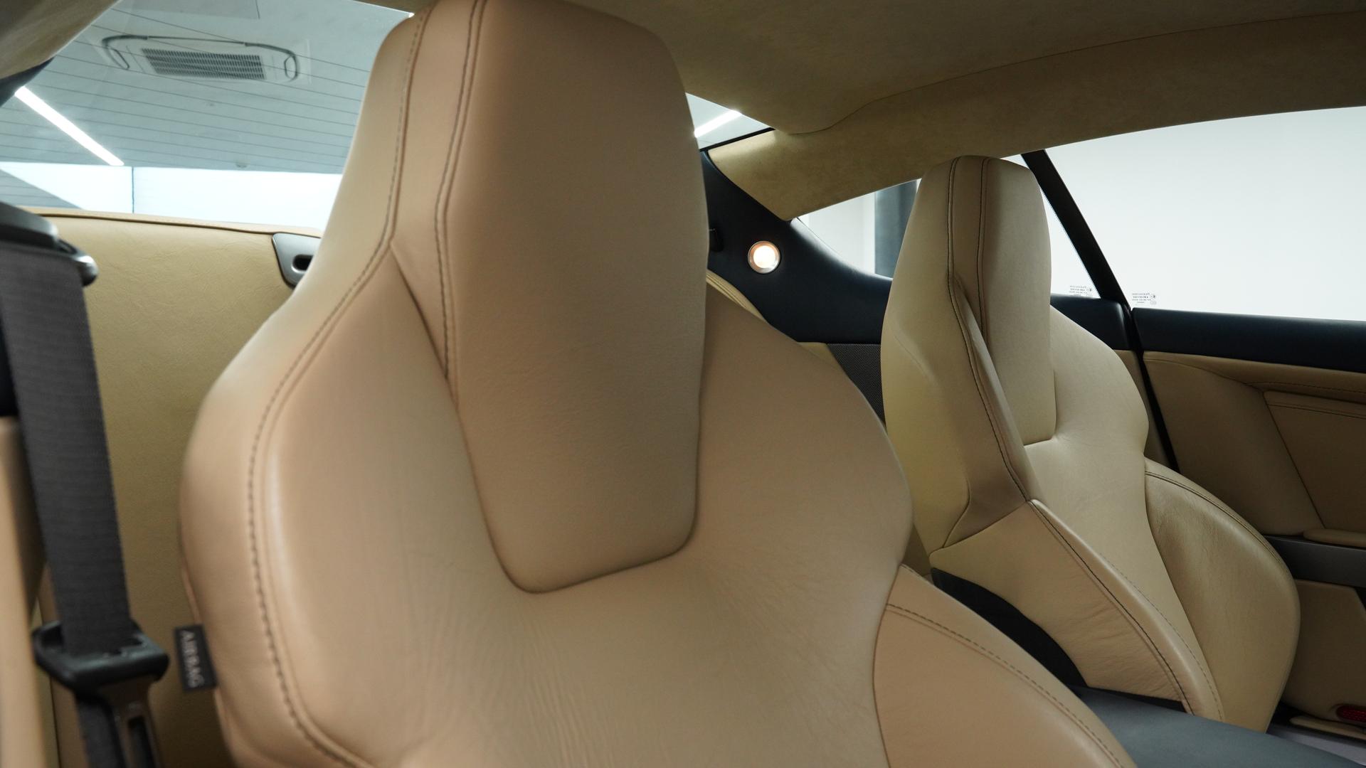 Aston Martin DB9 Photo 939408c6-3135-4333-aa34-4ece83f8b05a.jpg