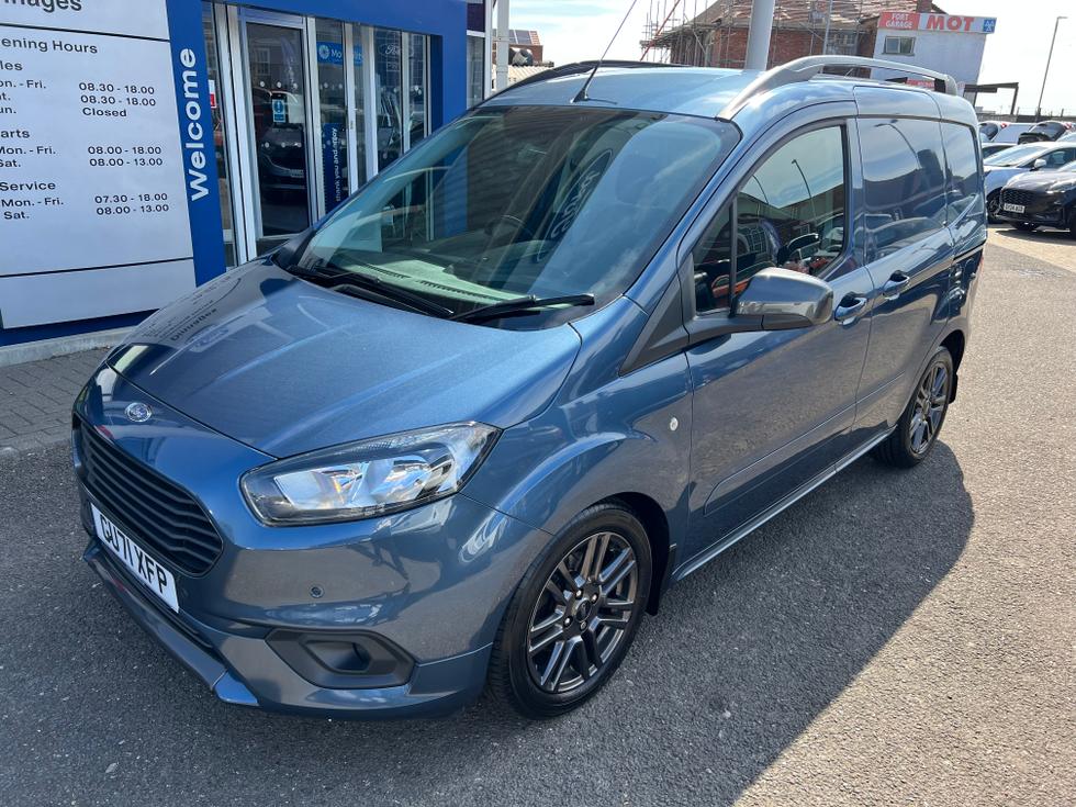 Ford Transit Courier Photo 93962816-8e65-4206-a3d5-1603a3020905.jpeg