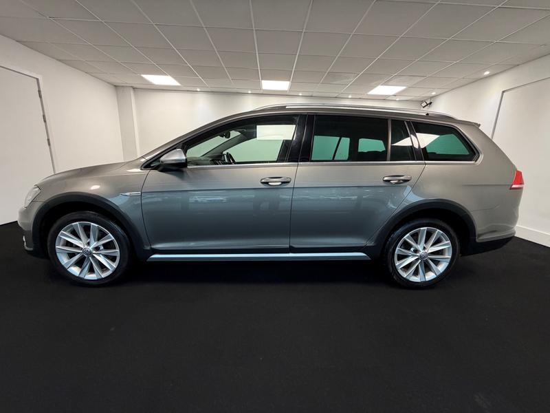 Volkswagen Golf Photo 93b77d46-3c3f-4038-b66e-603b5c6e6a13.jpg