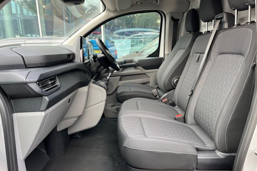 Ford TRANSIT CUSTOM Photo 93ba8268-f04d-461f-a9c3-64fecf4b5416.jpg