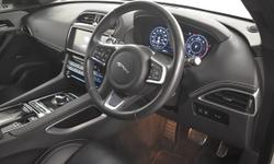 Jaguar F-PACE Photo 2
