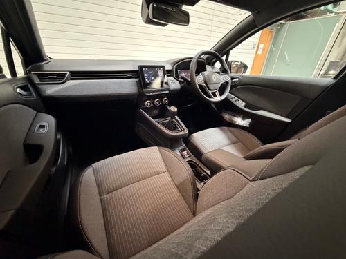 Renault CLIO Photo 93e55401-fab8-4081-95a5-441a7d85125d.jpeg