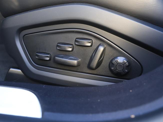 PORSCHE Taycan Photo 31