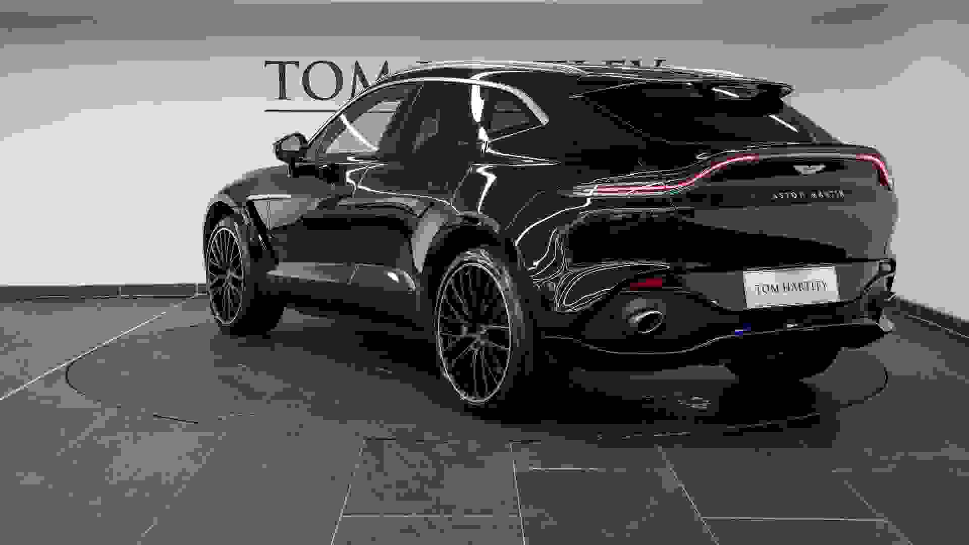 Aston Martin DBX Photo 940e488e-7b5e-40e6-bc2b-fe2260efd9cf.jpg