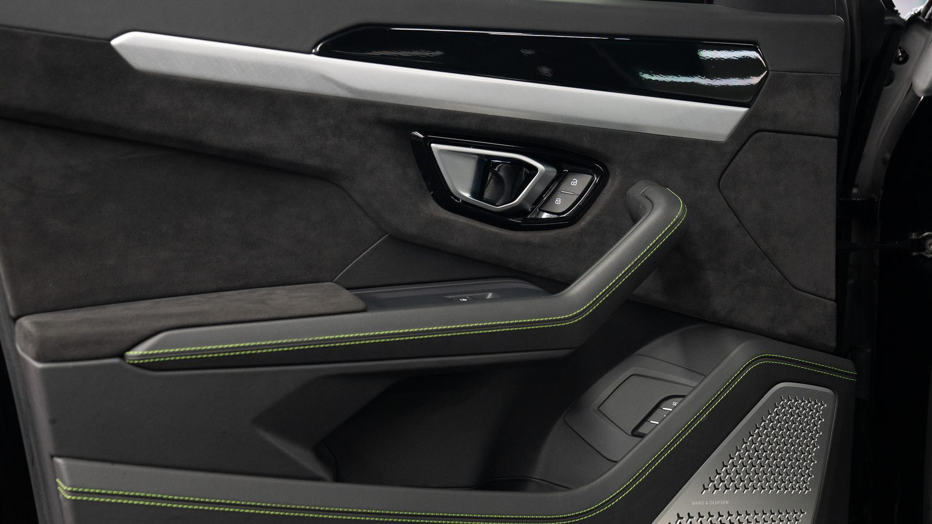 Lamborghini Urus Photo 9420de60-1e7d-44f5-b614-51bcadf26efd.jpg