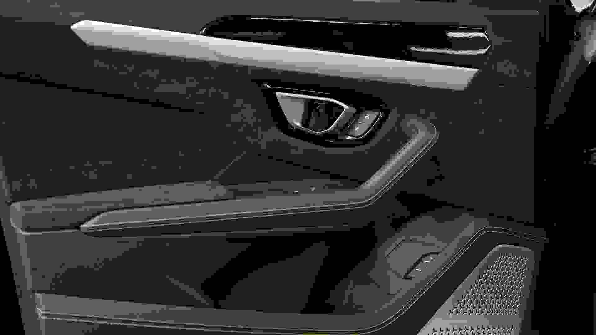 Lamborghini Urus Photo 9420de60-1e7d-44f5-b614-51bcadf26efd.jpg