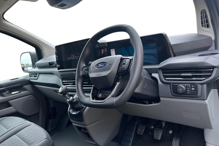 Ford TRANSIT CUSTOM Photo 942e68d6-1a86-47d5-8e74-b74fbfc87d8e.jpg
