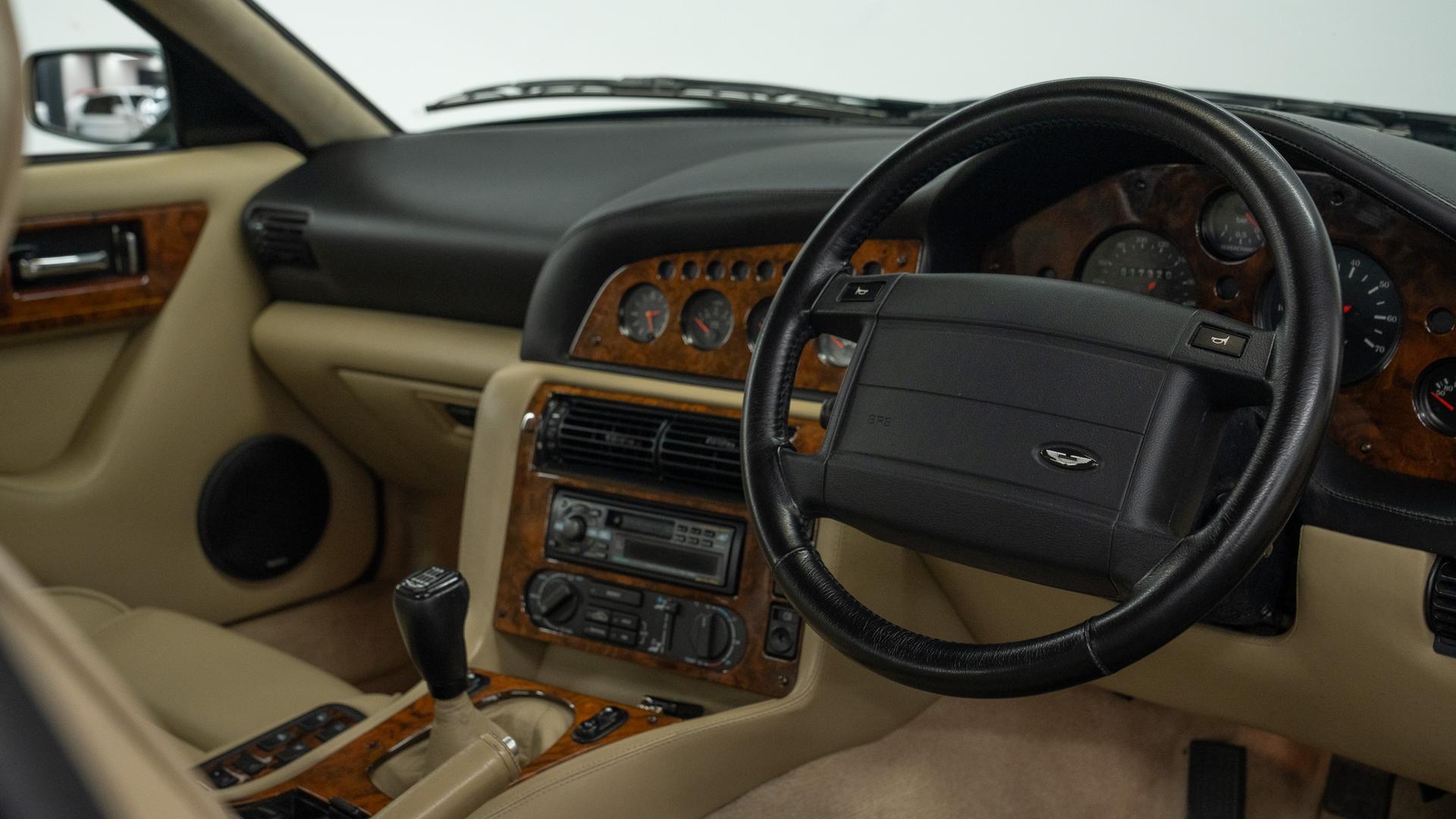 Aston Martin V8 Vantage Photo 94577d8f-9b9b-42ca-9bd4-f088f30b2b5f.jpg