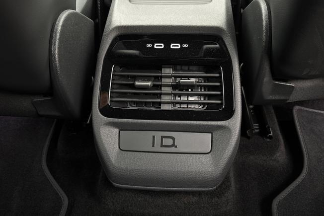 VOLKSWAGEN ID.4 Photo 28