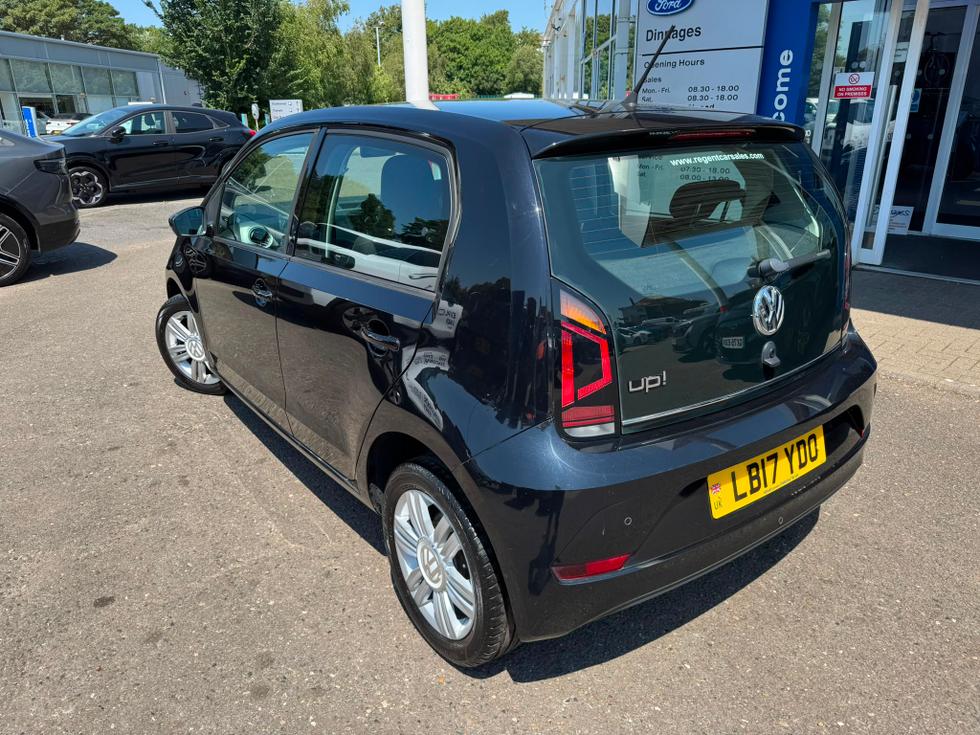 Volkswagen up! Photo 946a86aa-a8f3-4ac3-ab6d-c47d151d8bd2.jpeg