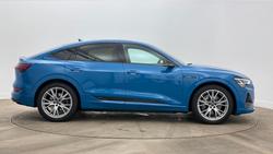 AUDI e-tron Photo 4