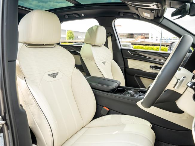 BENTLEY Bentayga Photo 21