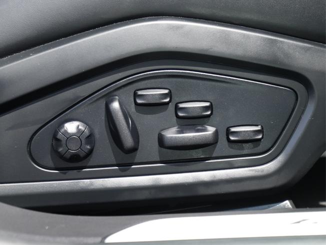 PORSCHE Taycan Photo 22