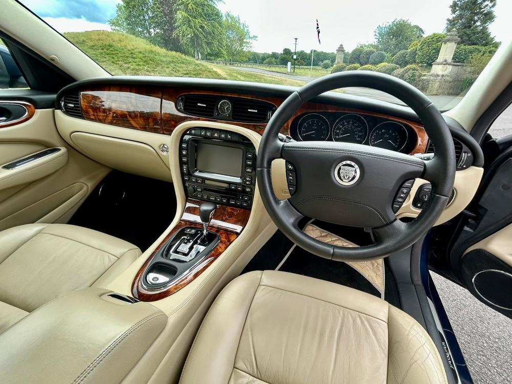 Used Jaguar XJ MM08KKG 30