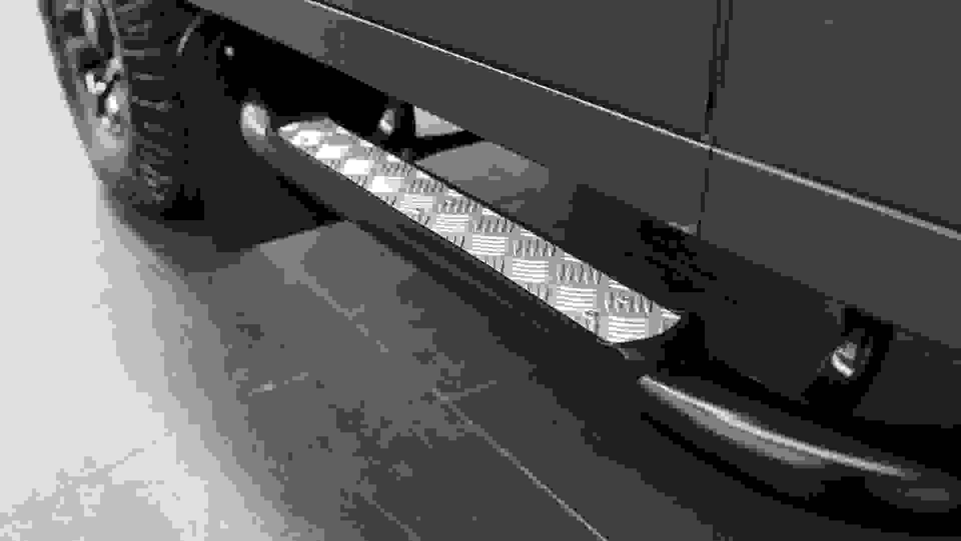 Land Rover DEFENDER 90 Photo 949edc14-6501-4e9f-a704-22e803ec86f8.jpg