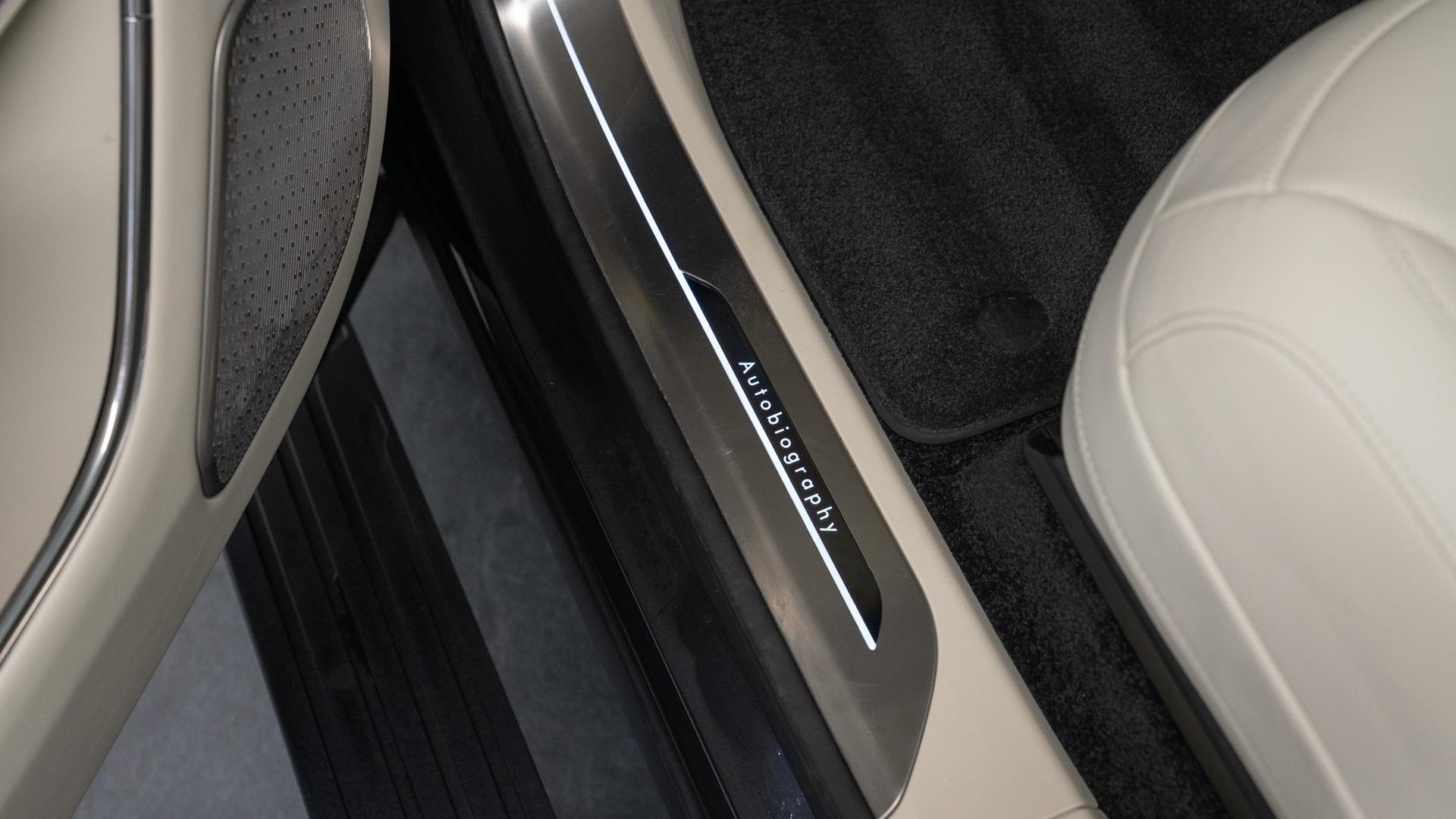 Land Rover Range Rover Photo 94a16f99-eb82-4fb1-aeec-5474692d782f.jpg