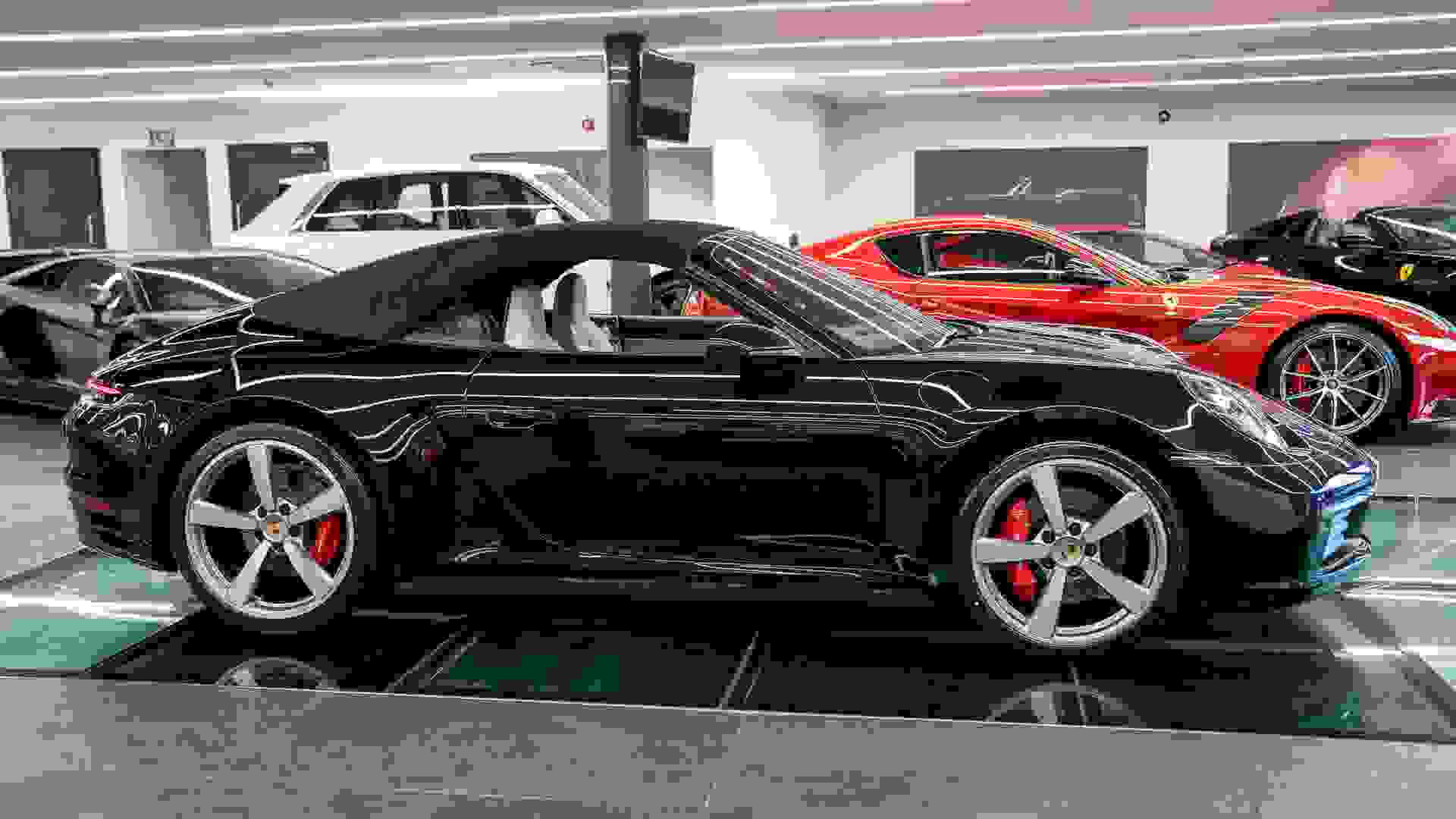 Porsche 911 Photo 94bfa3cc-bb31-4084-8c5f-cf6c1cd2d226.jpg