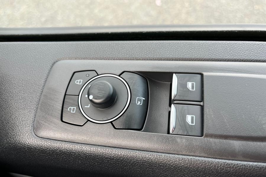 Ford TRANSIT CUSTOM Photo 94c4b7d1-4ebc-48d4-8d69-7778bc860039.jpg