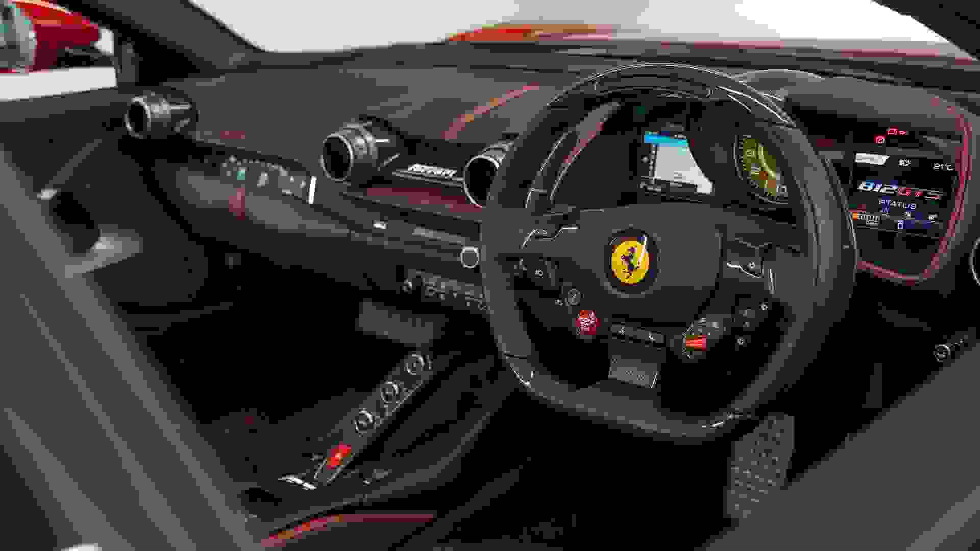 Ferrari 812 Photo 94eefc98-7f5c-412a-ba4c-309576c7d421.jpg