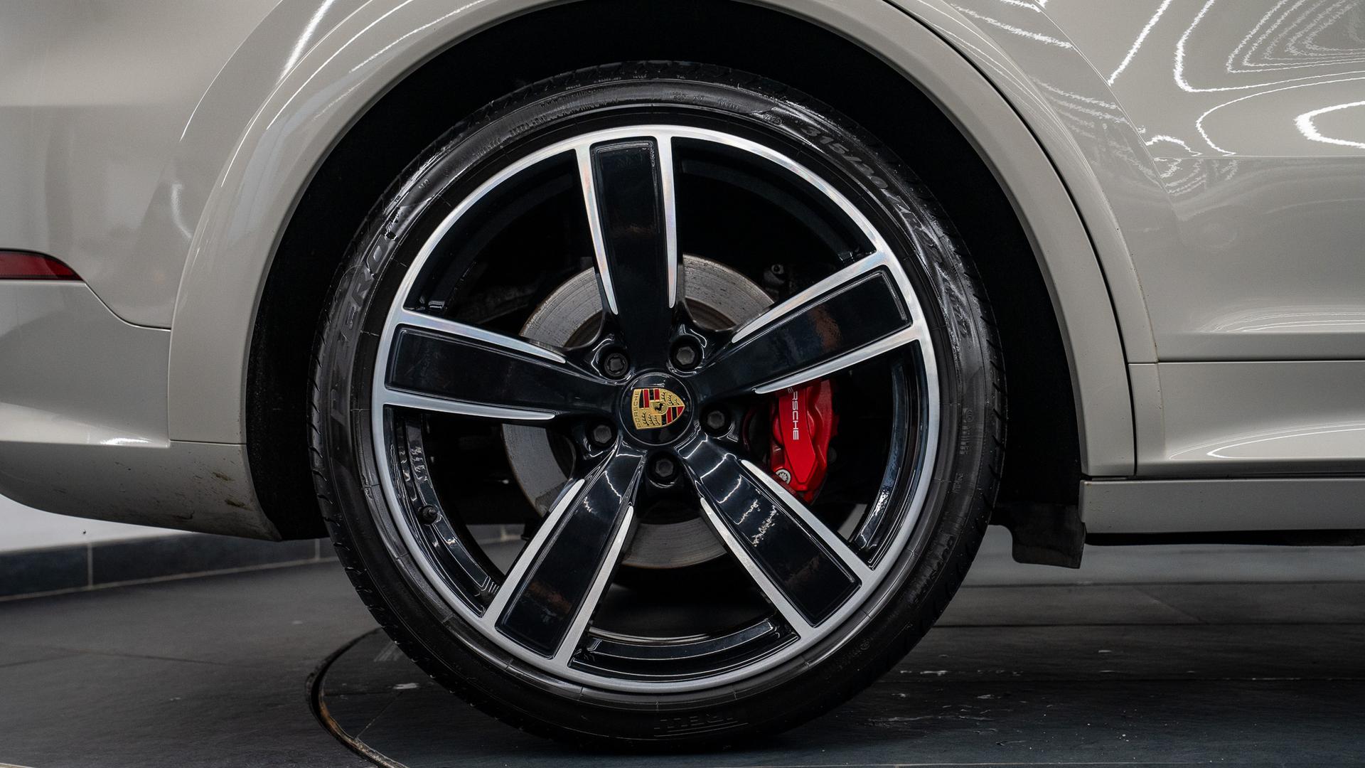 Porsche Cayenne Photo 94fcc04e-c05a-4e4b-8af4-87774e70f95b.jpg