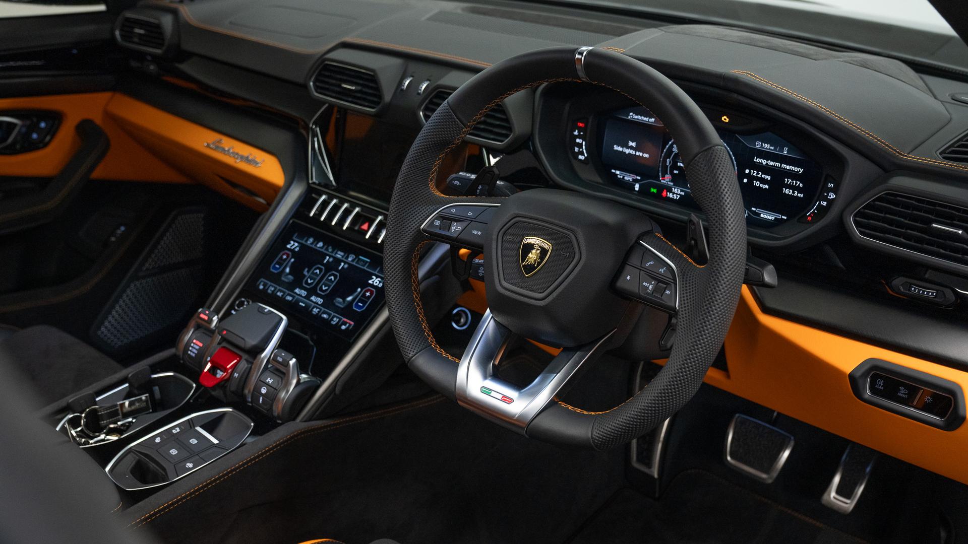 LAMBORGHINI Urus Photo 94fd2ead-f61f-4dbf-9ef8-741e3b566ad1.jpg