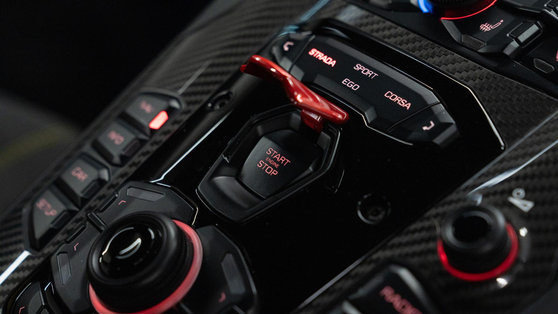 LAMBORGHINI Aventador Photo 951aeea2-86de-4093-a7c3-7112cfa1f15e.jpg