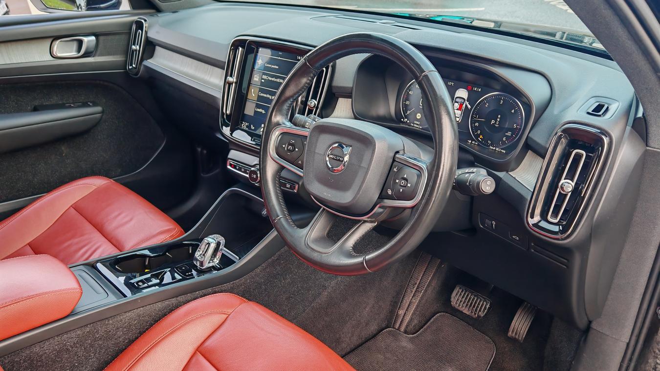 Used Volvo XC40 KX68ULD 11