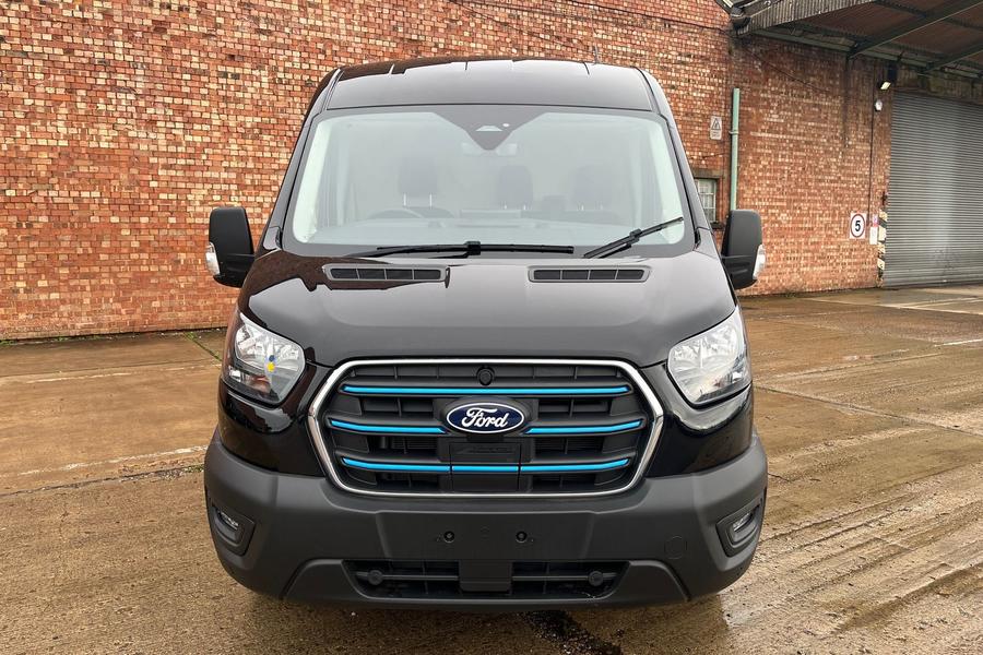 Ford E-TRANSIT Photo 952f2a1a-f28a-4a8d-a21f-0ba883851adf.jpg