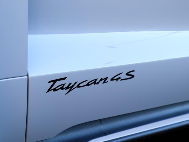 PORSCHE Taycan Photo 28