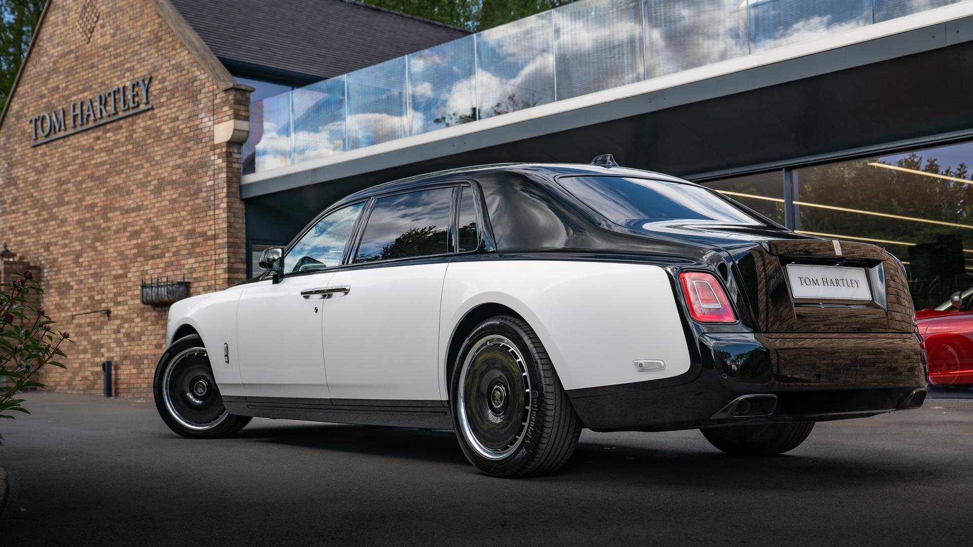 Rolls-Royce Phantom EWB Photo 955cb716-62f7-445f-9e3e-4ad6c49ca2a7.jpg