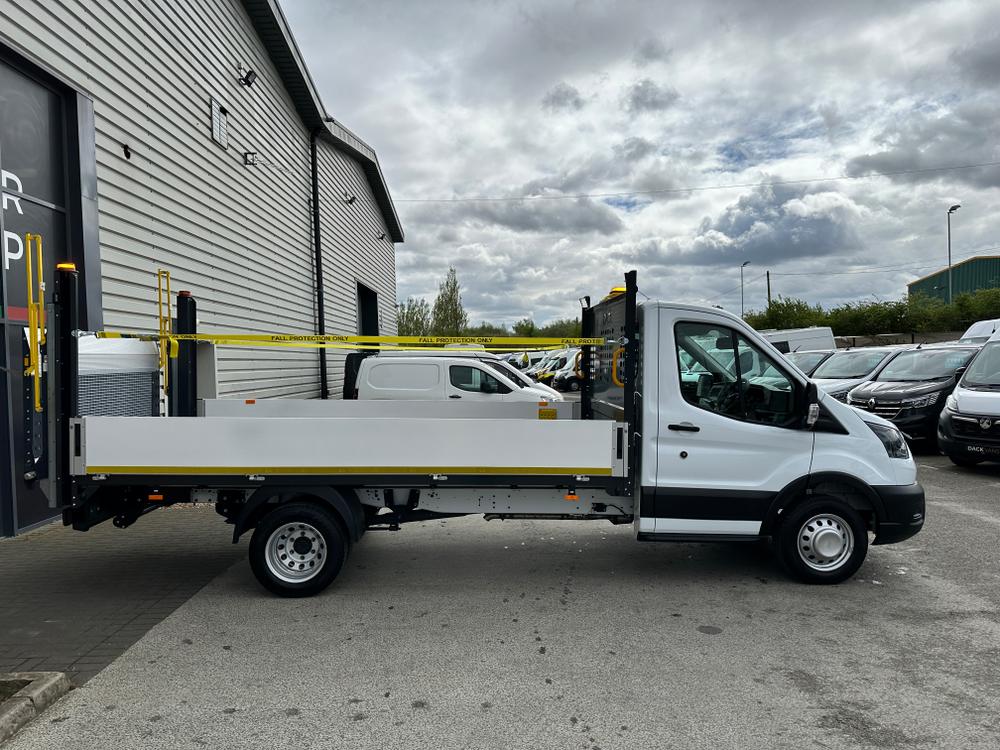 Ford Transit Photo 955d2a32-29bc-4609-8da0-53ec684b726a.jpg