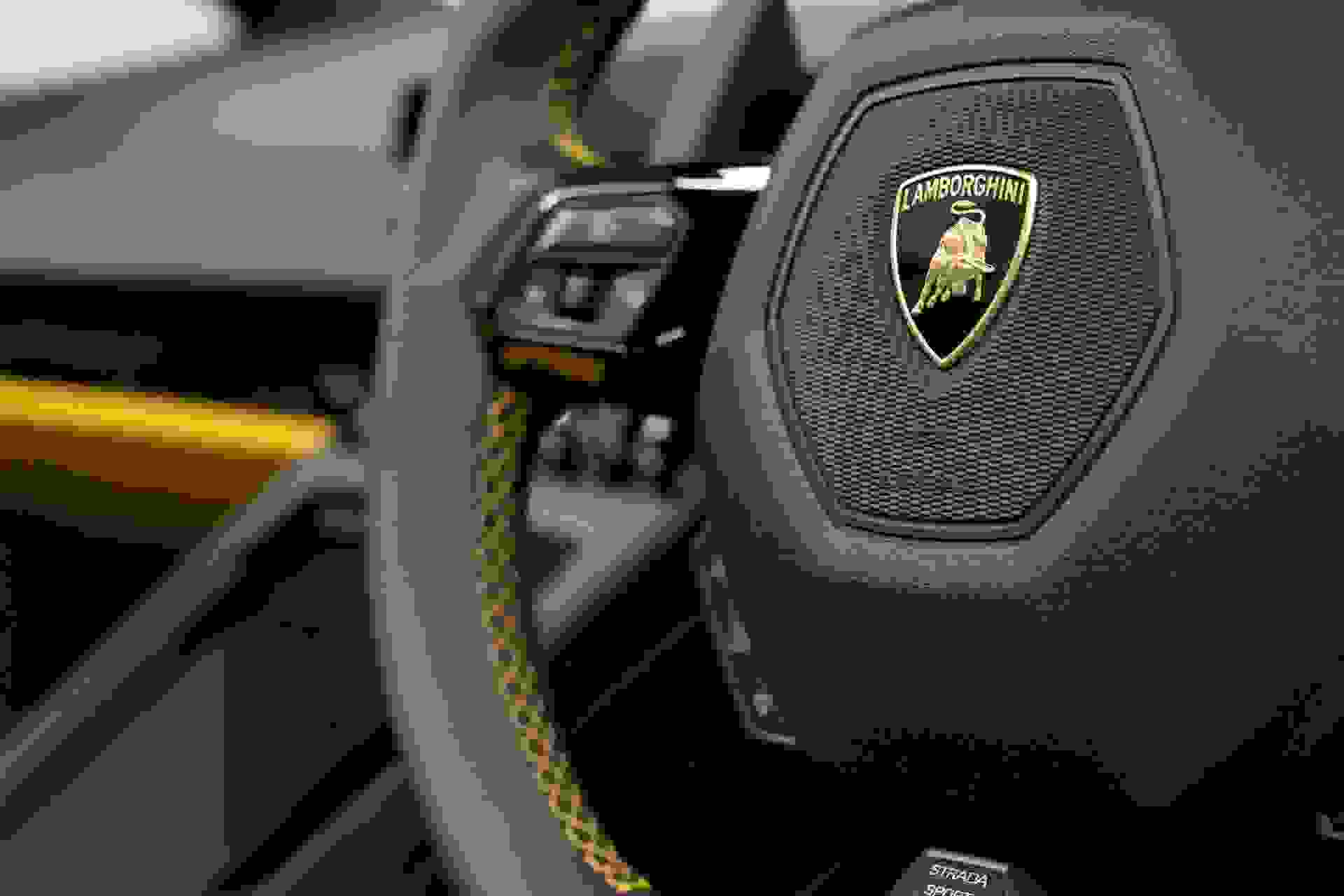 Lamborghini HURACAN Photo 9570450c-d231-43da-9a7e-932bf1922ee1.jpg