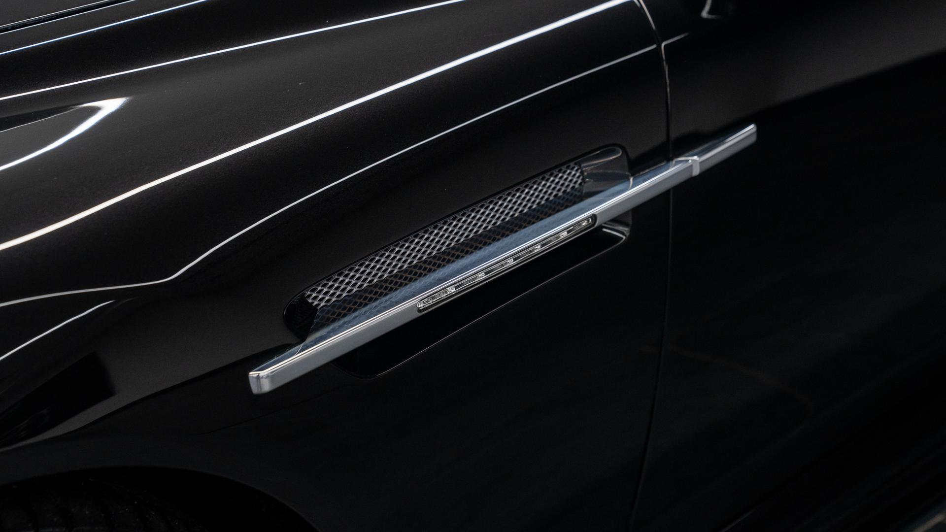 Aston Martin DBS Photo 95743282-d522-4069-bfd7-23b390b9ee46.jpg