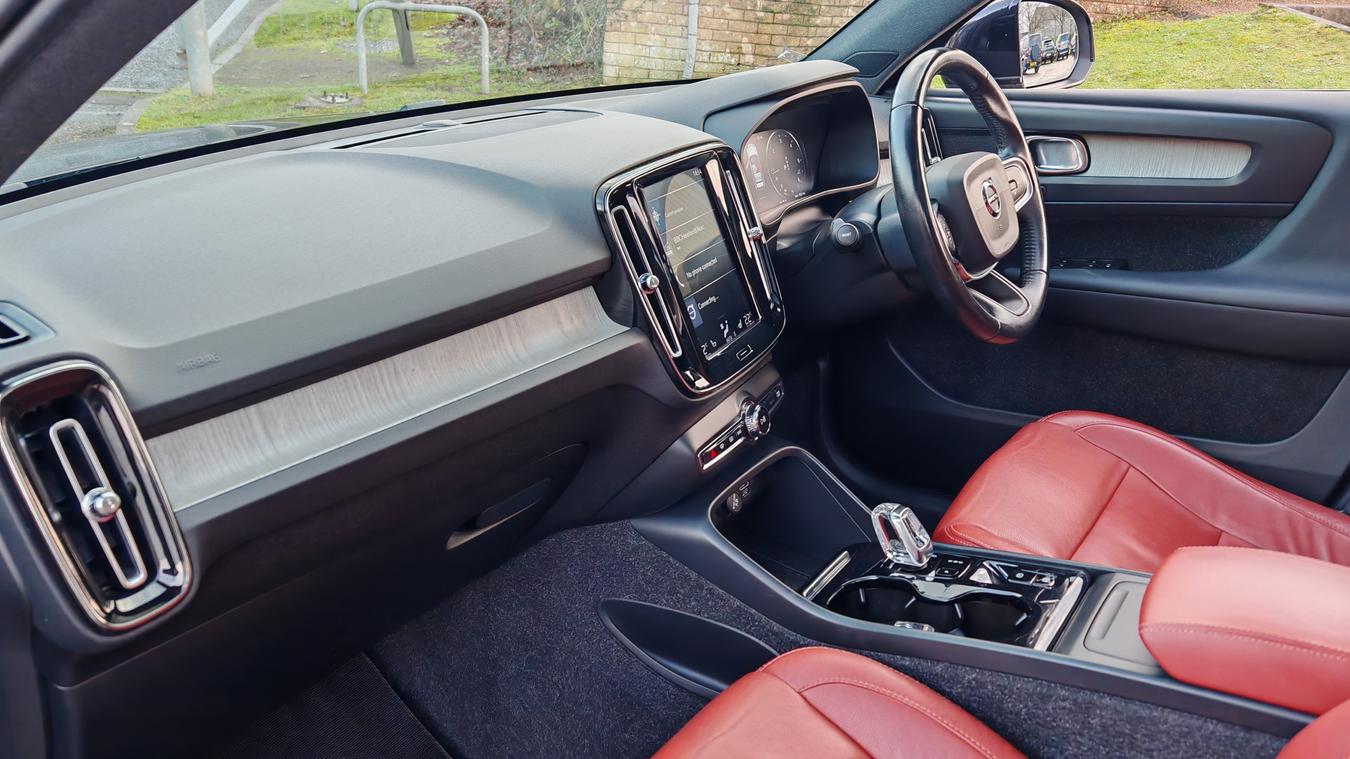 Used Volvo XC40 KX68ULD 21